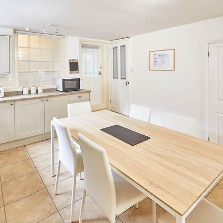 Host & Stay - Princess Place Townhouse Whitby Bagian luar foto