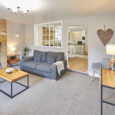 Host & Stay - Princess Place Townhouse Whitby Bagian luar foto
