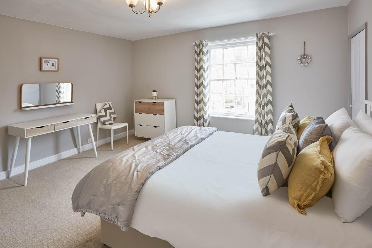 Host & Stay - Princess Place Townhouse Whitby Bagian luar foto