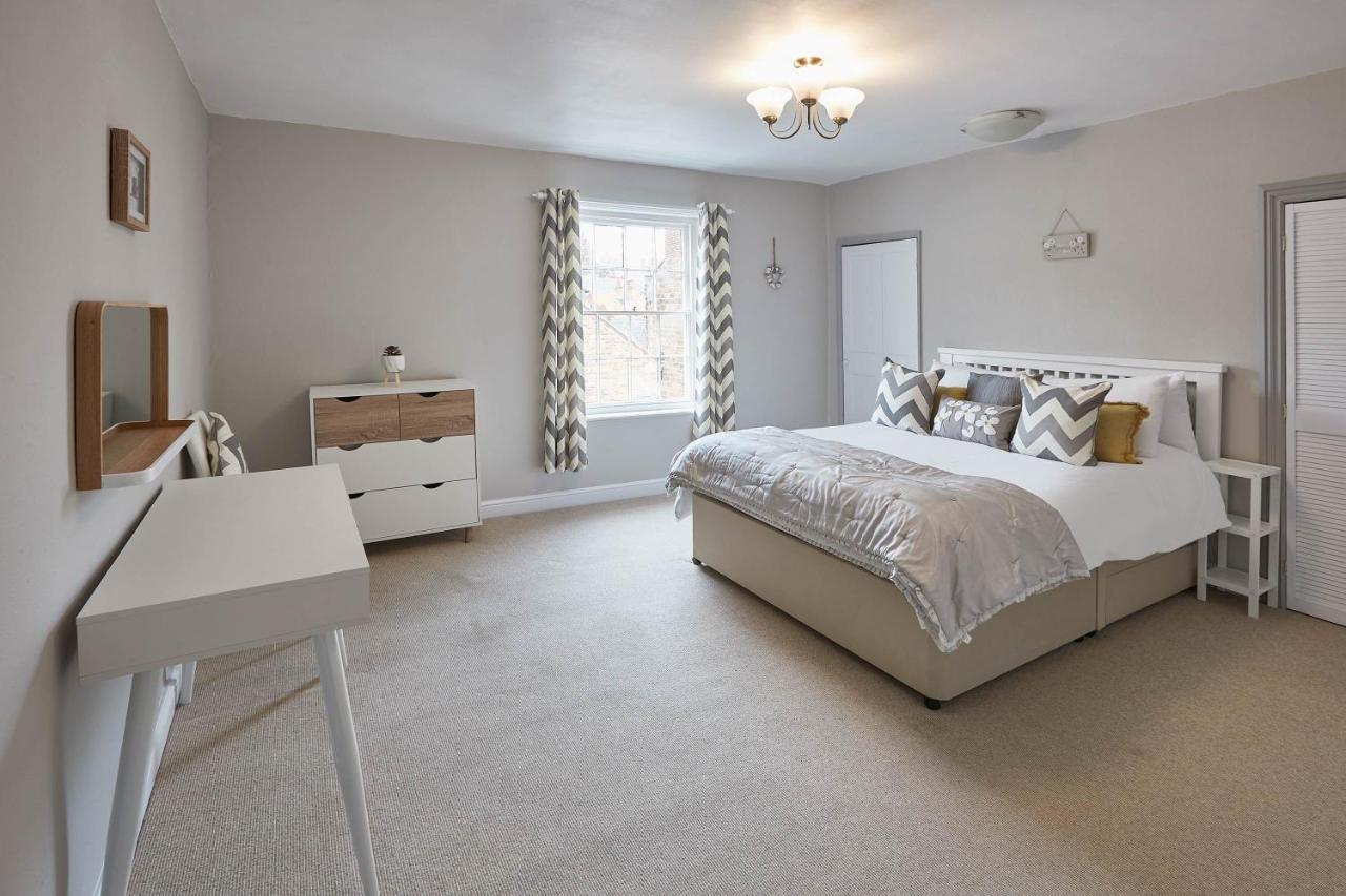 Host & Stay - Princess Place Townhouse Whitby Bagian luar foto