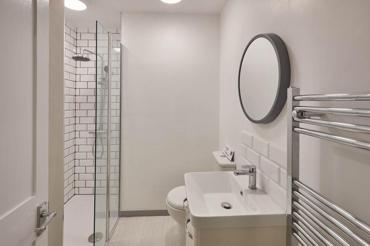 Host & Stay - Princess Place Townhouse Whitby Bagian luar foto