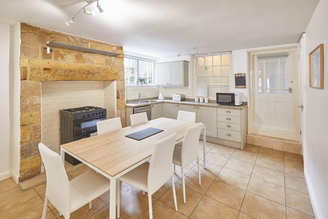 Host & Stay - Princess Place Townhouse Whitby Bagian luar foto