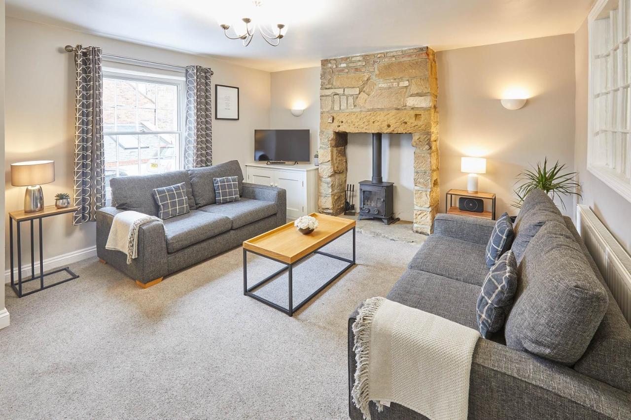 Host & Stay - Princess Place Townhouse Whitby Bagian luar foto