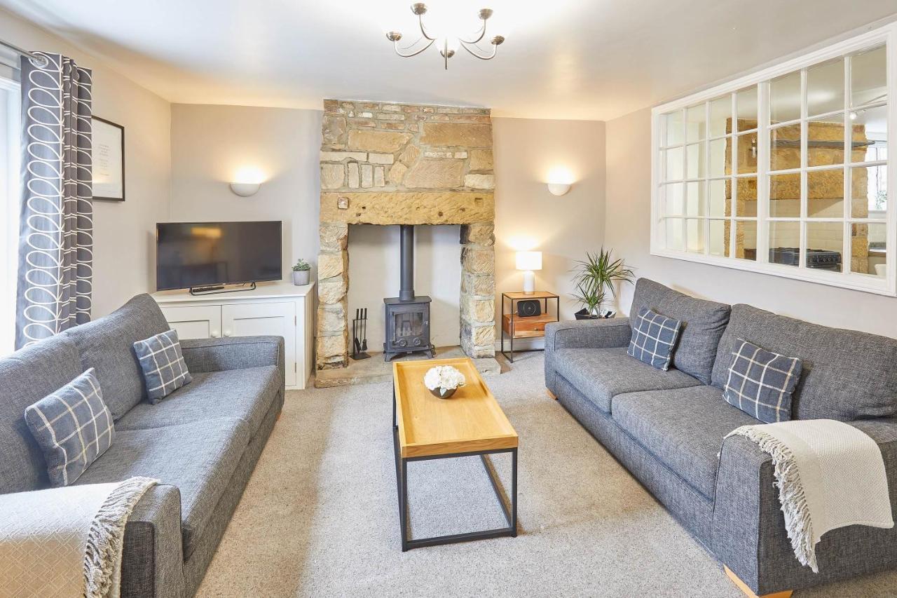 Host & Stay - Princess Place Townhouse Whitby Bagian luar foto