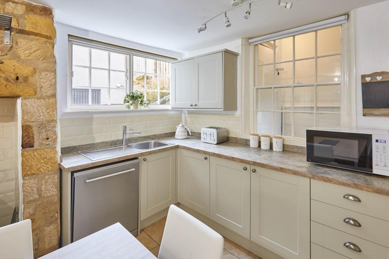 Host & Stay - Princess Place Townhouse Whitby Bagian luar foto