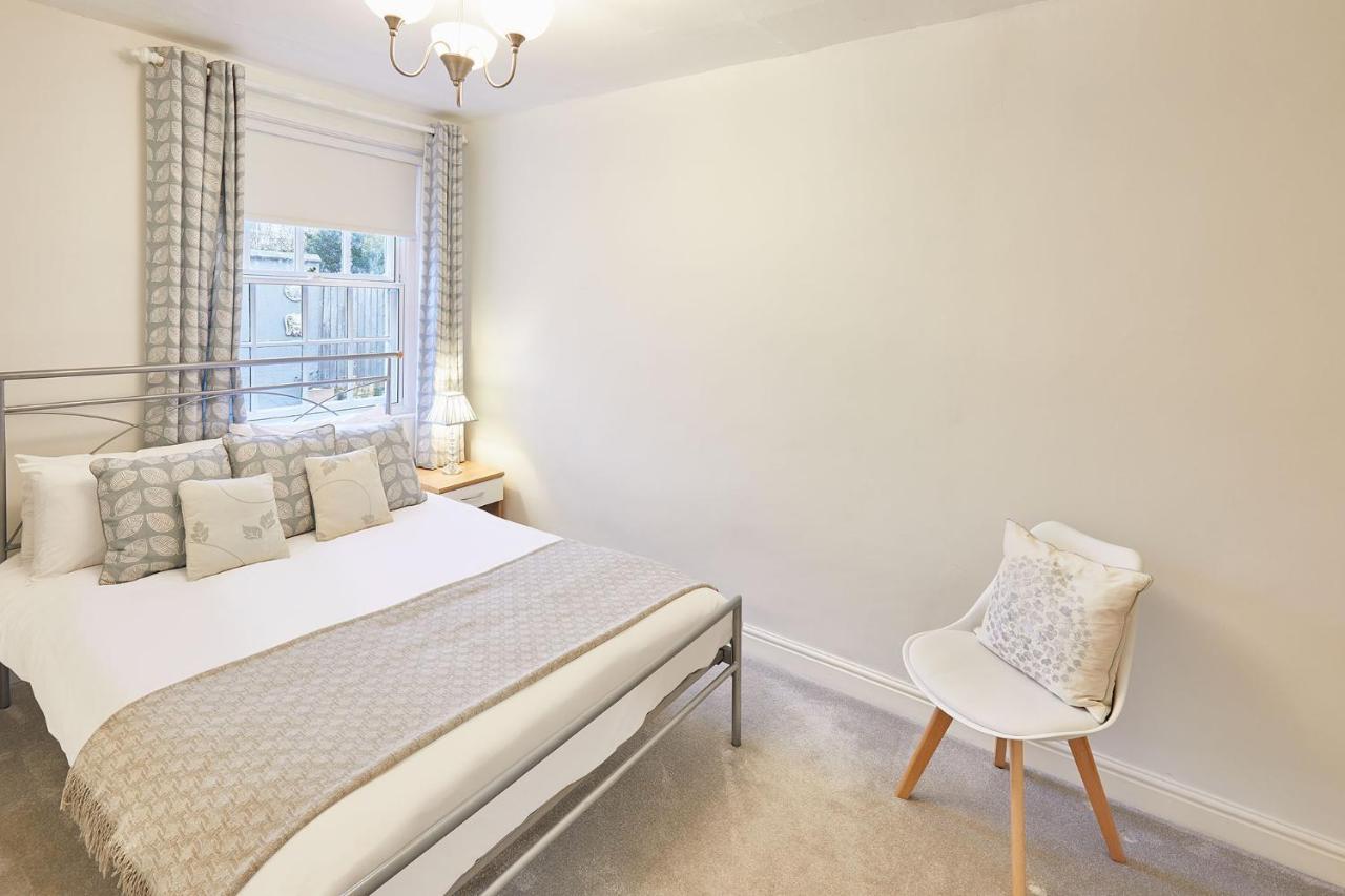 Host & Stay - Princess Place Townhouse Whitby Bagian luar foto