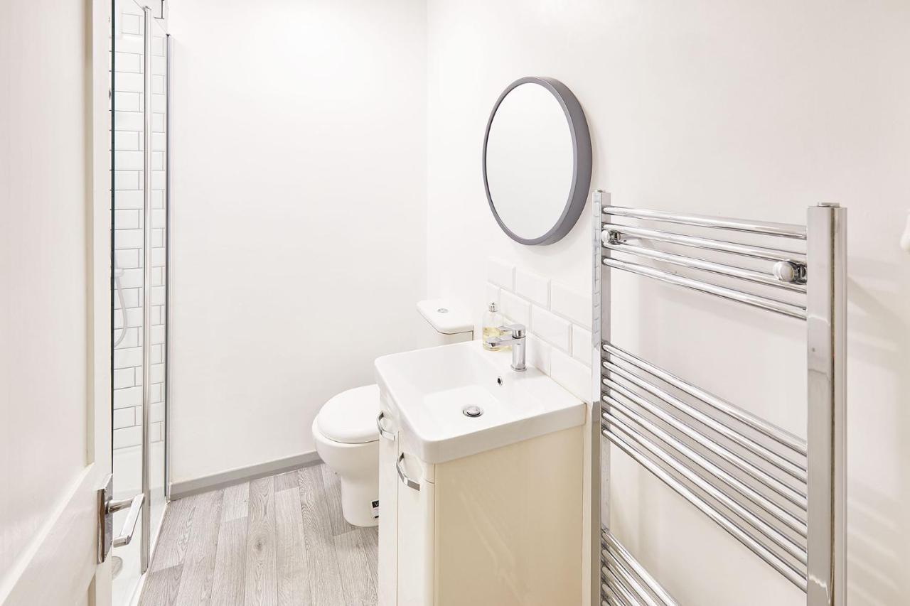 Host & Stay - Princess Place Townhouse Whitby Bagian luar foto